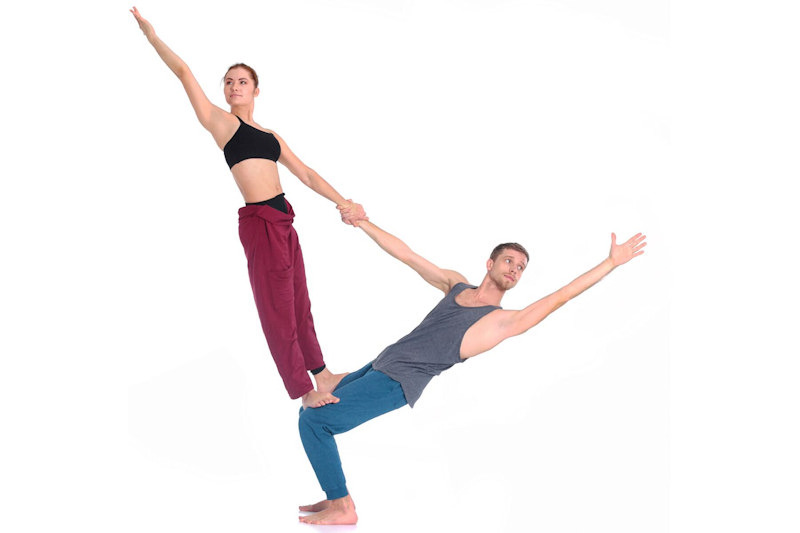 84,000+ Couple Yoga Poses Pictures