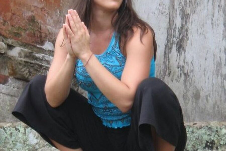 Jenna Lomazzo in Bali at a temple