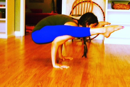 Jenna Lomazzo in titibasana in Florida 